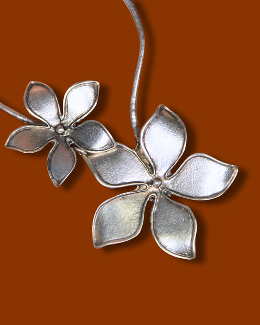 Bold Large Flower Statement Necklace – Chic Jewelry for Fashion Lovers and Unique Style