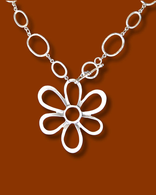 Bold Large Flower Statement Necklace – Chic Jewelry for Fashion Lovers and Unique Style