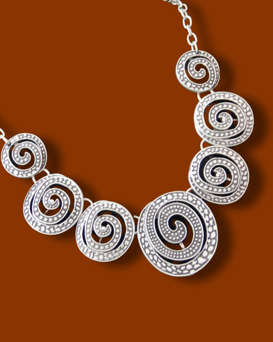 Bold Silver Collar Necklace – Hammered Round Swirl Design, Unique Geometric Boho Jewelry for Women
