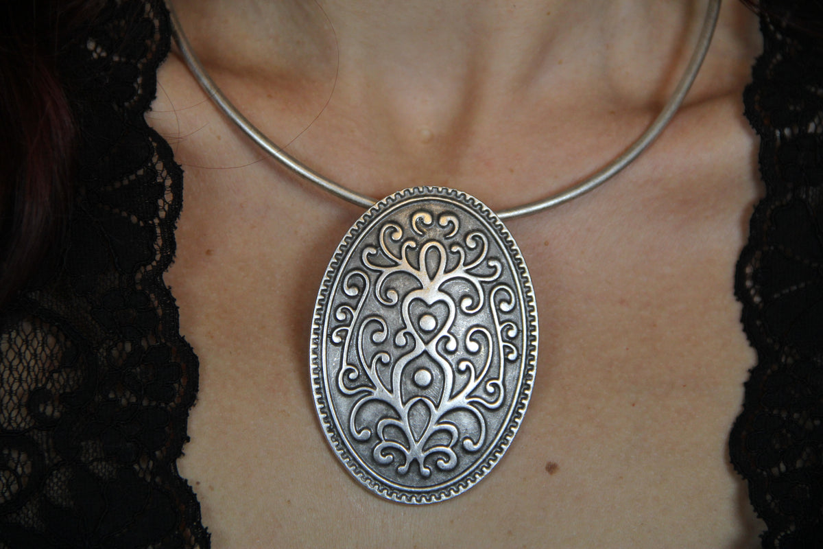 Unique Western Boho Metal Pendant Necklace – Bold Statement Jewelry for Everyday or Special Occasions