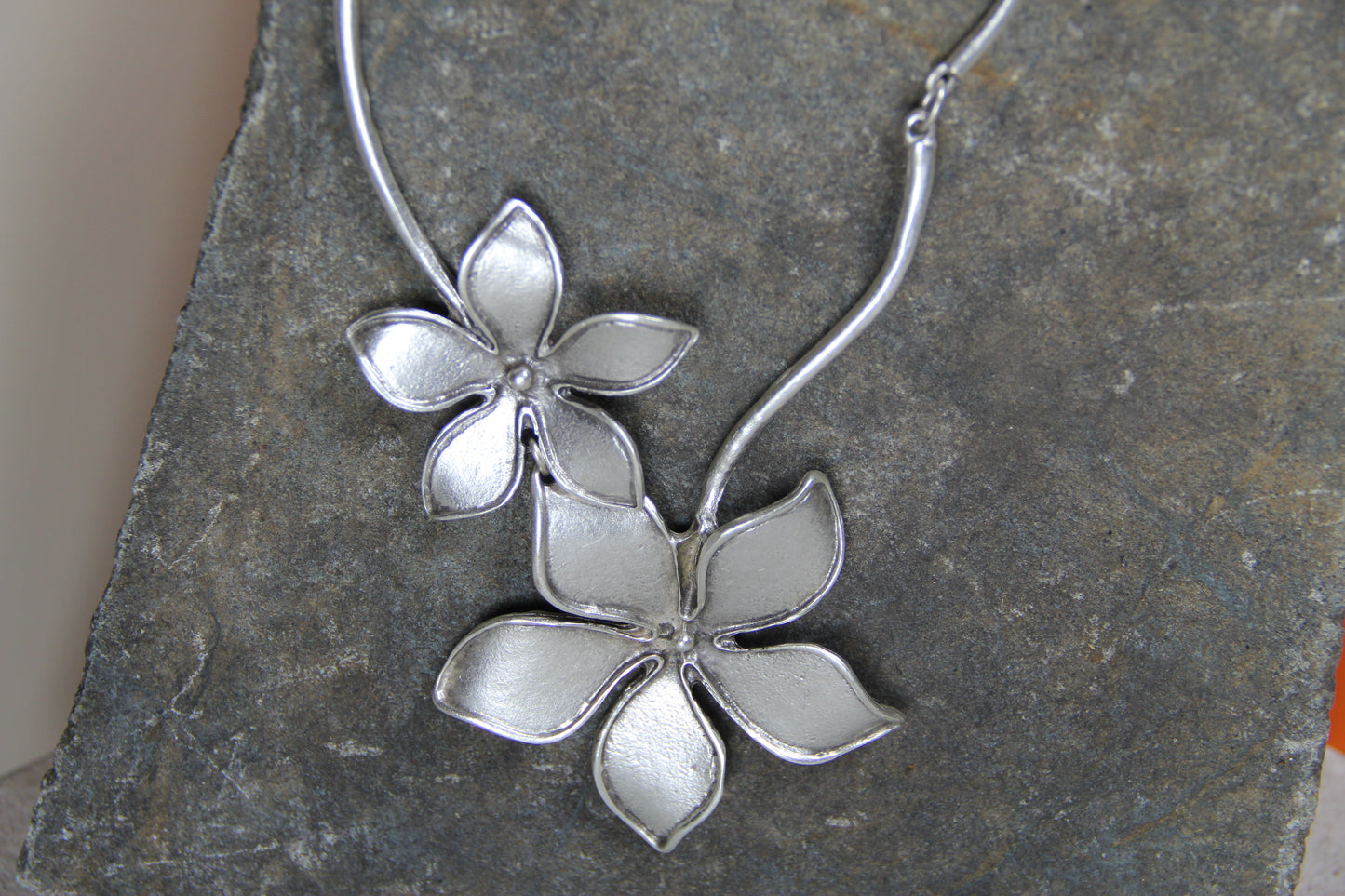 Bold Large Flower Statement Necklace – Chic Jewelry for Fashion Lovers and Unique Style