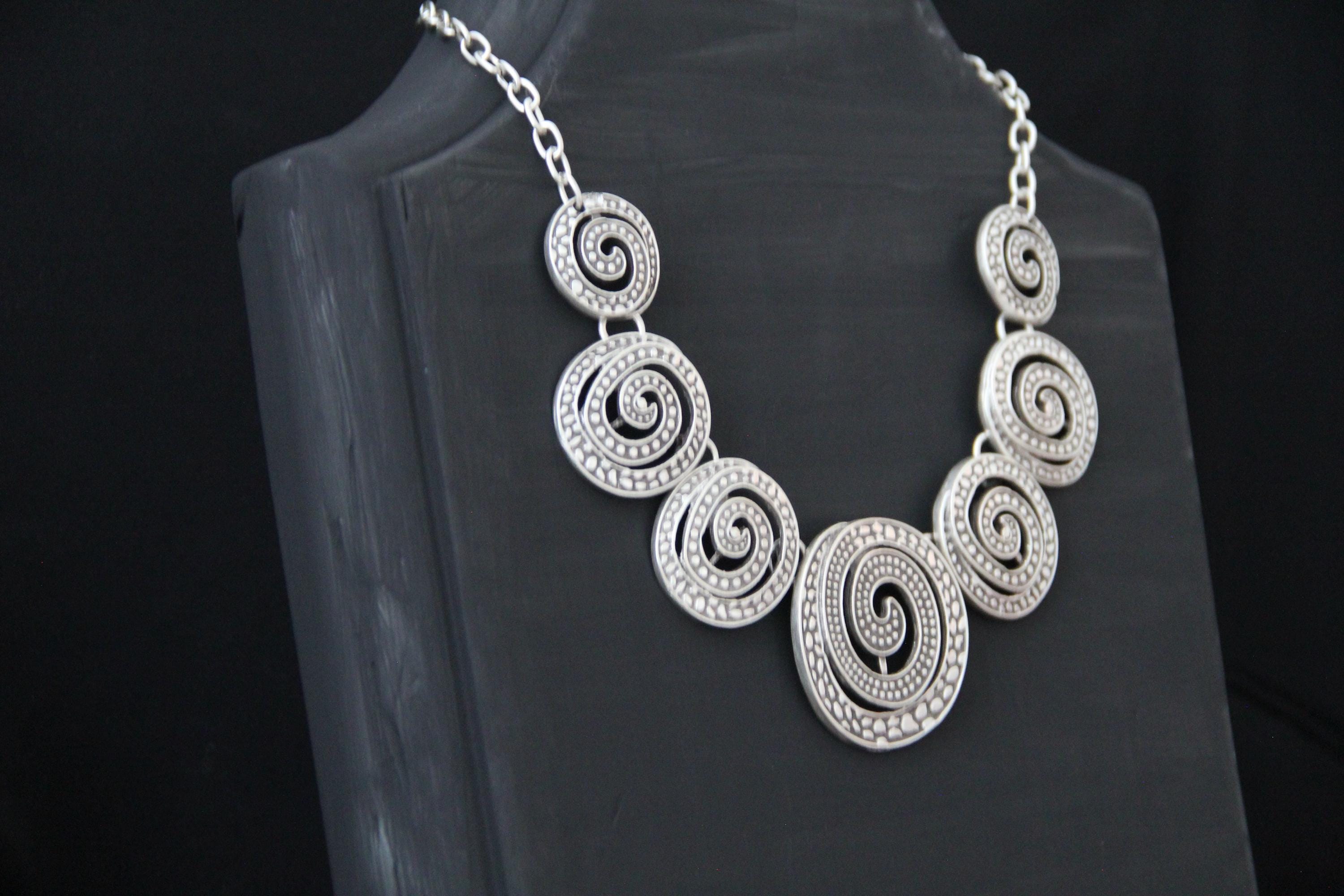Bold Silver Collar Necklace – Hammered Round Swirl Design, Unique Geometric Boho Jewelry for Women