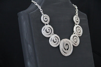Bold Silver Collar Necklace – Hammered Round Swirl Design, Unique Geometric Boho Jewelry for Women