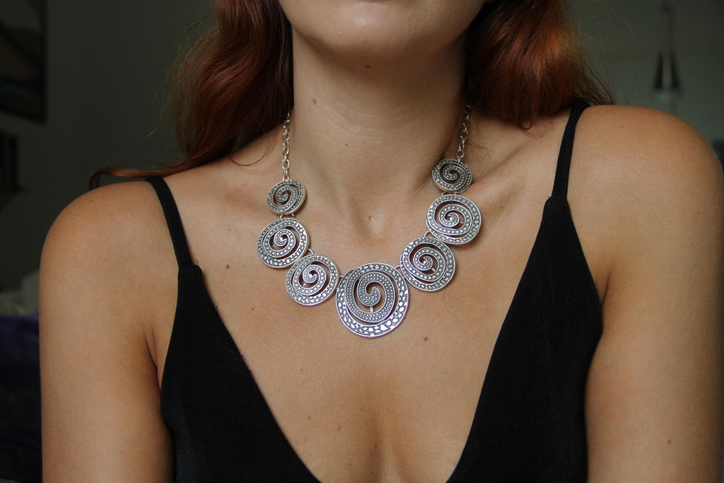 Bold Silver Collar Necklace – Hammered Round Swirl Design, Unique Geometric Boho Jewelry for Women