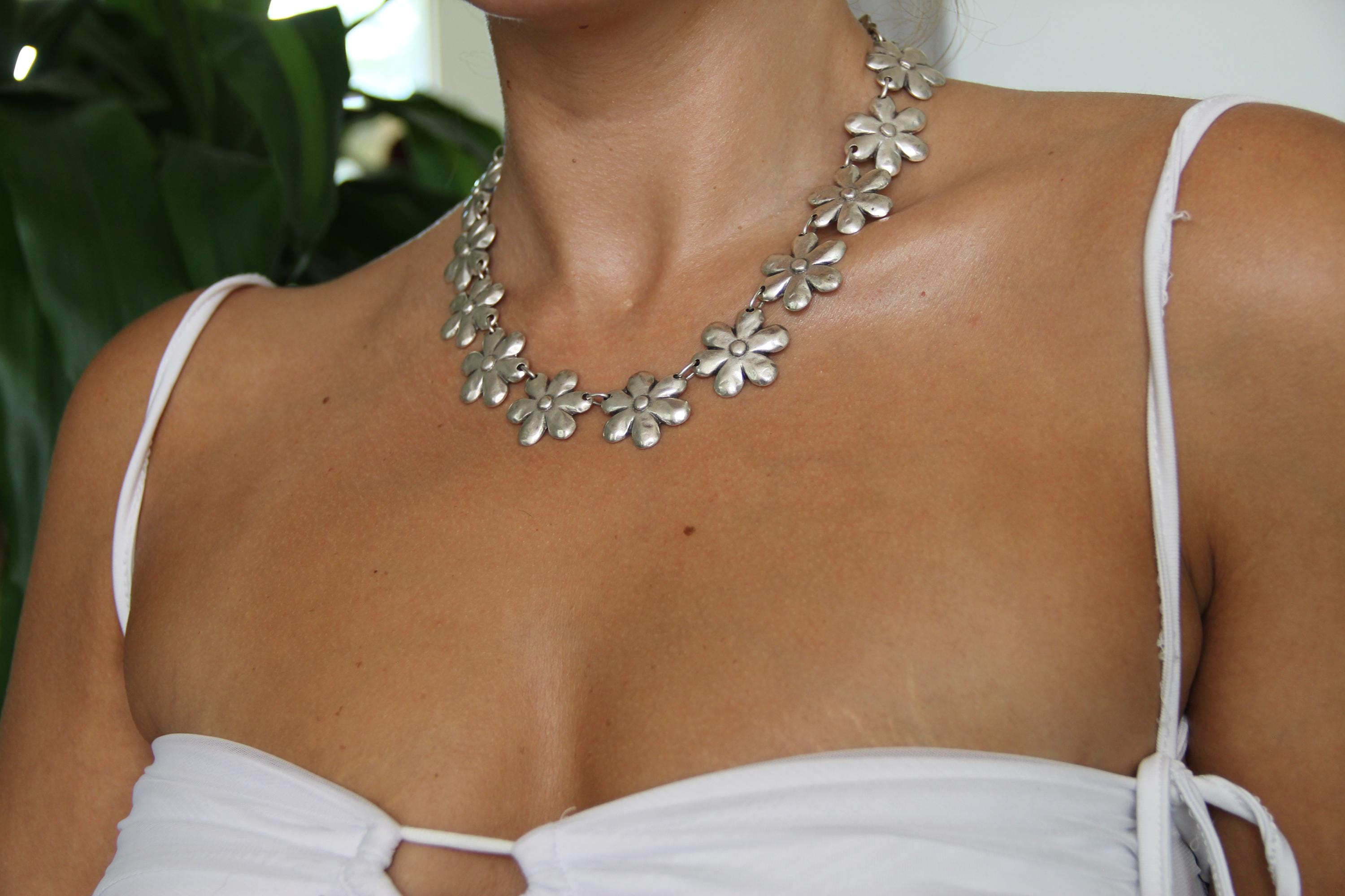 Chic Silver Flower Statement Necklace