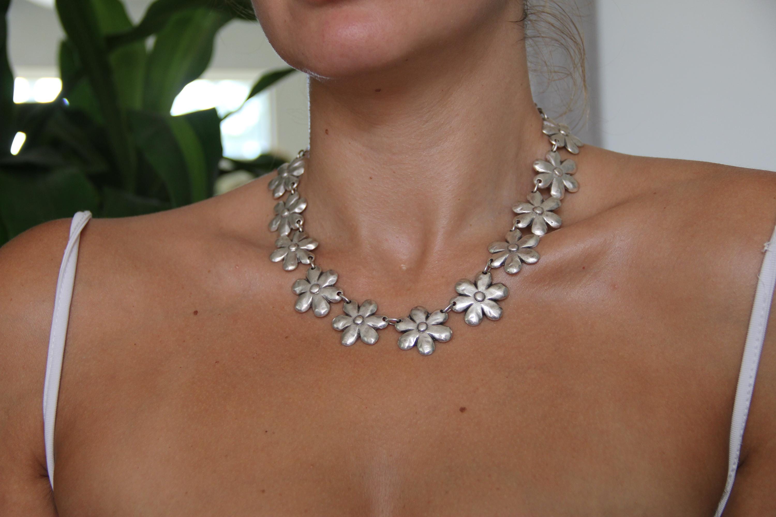 Chic Silver Flower Statement Necklace