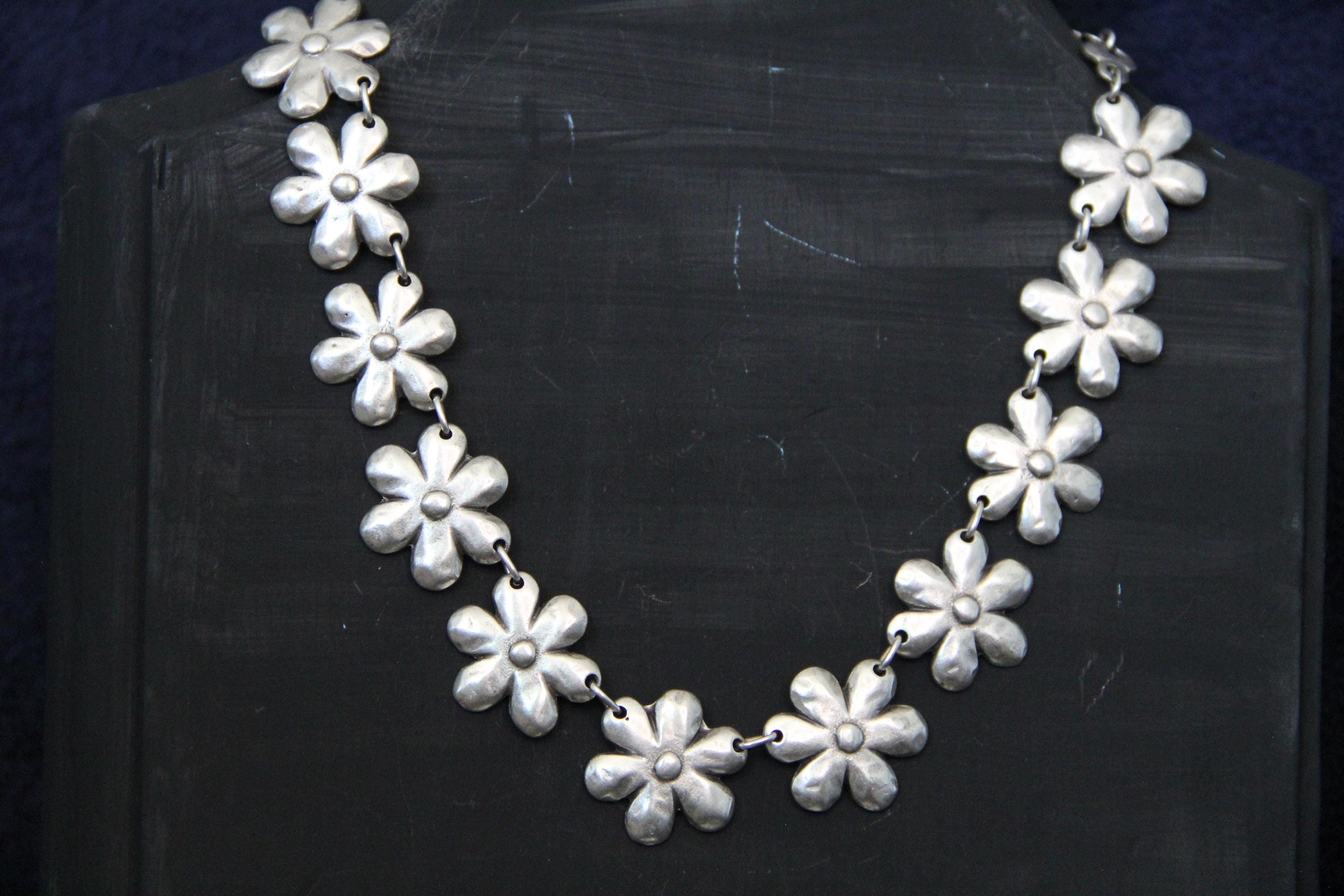 Chic Silver Flower Statement Necklace