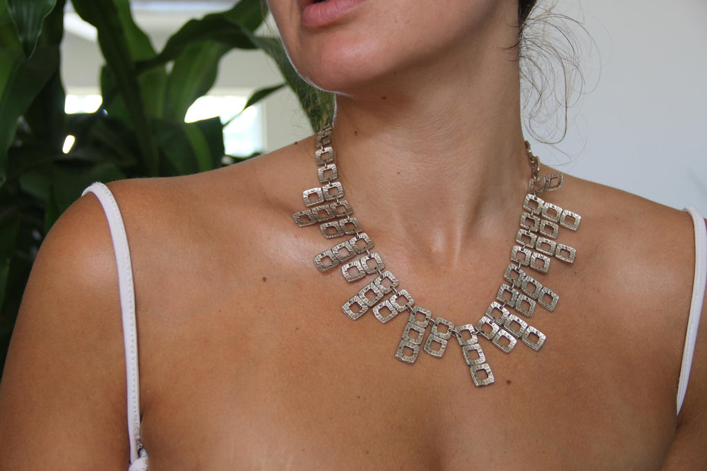 Large Silver Square Chain Collar Necklace – Unique Statement Jewelry for Fashion Lovers