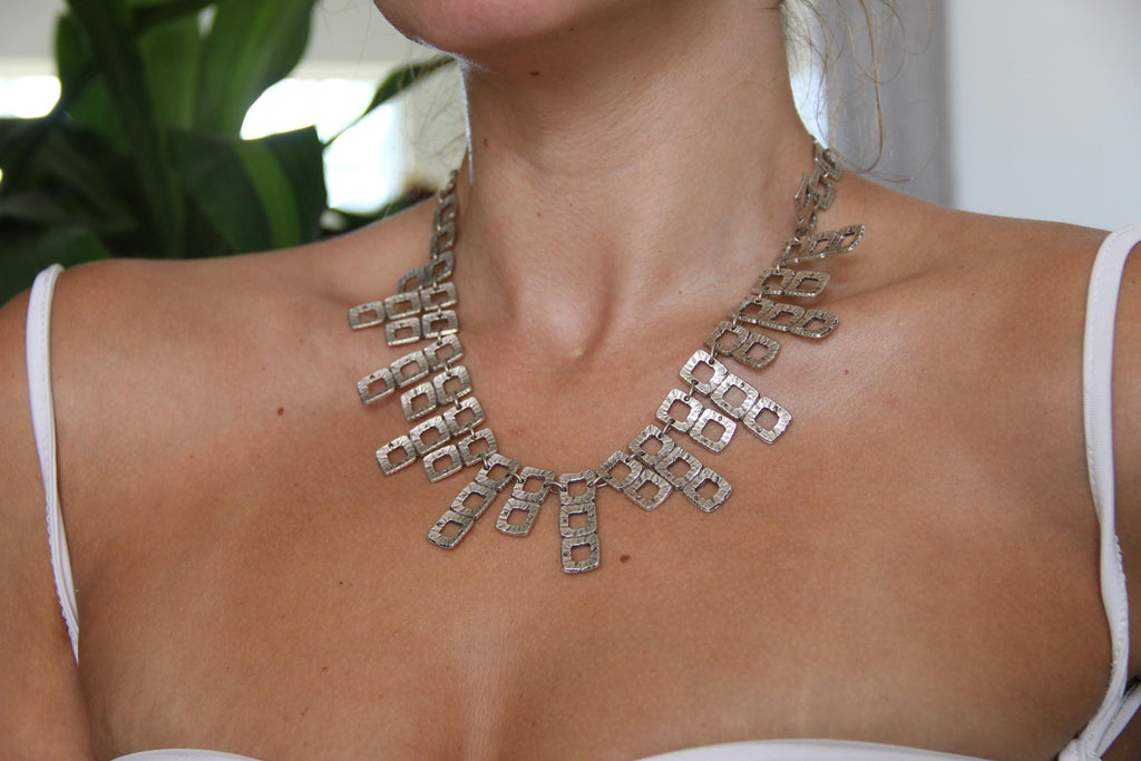 Large Silver Square Chain Collar Necklace – Unique Statement Jewelry for Fashion Lovers