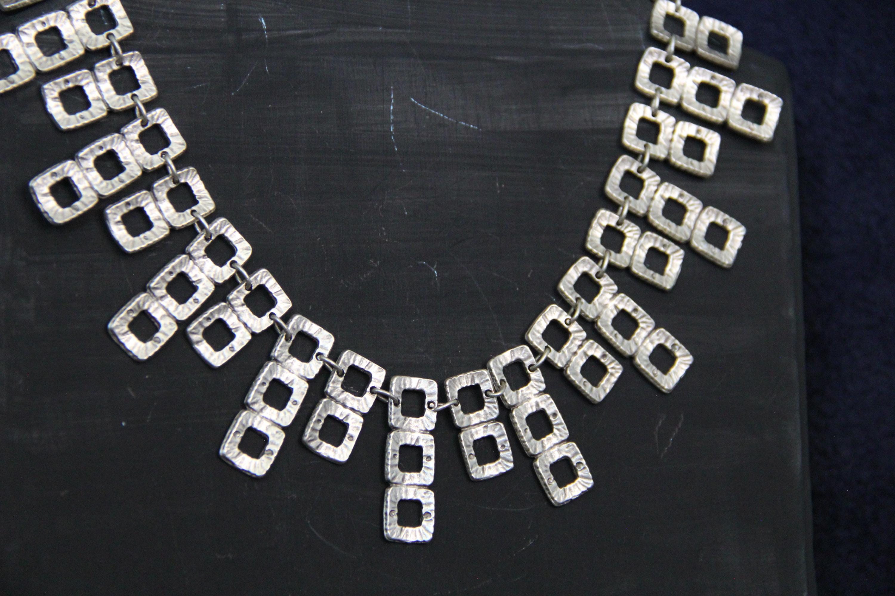 Large Silver Square Chain Collar Necklace – Unique Statement Jewelry for Fashion Lovers