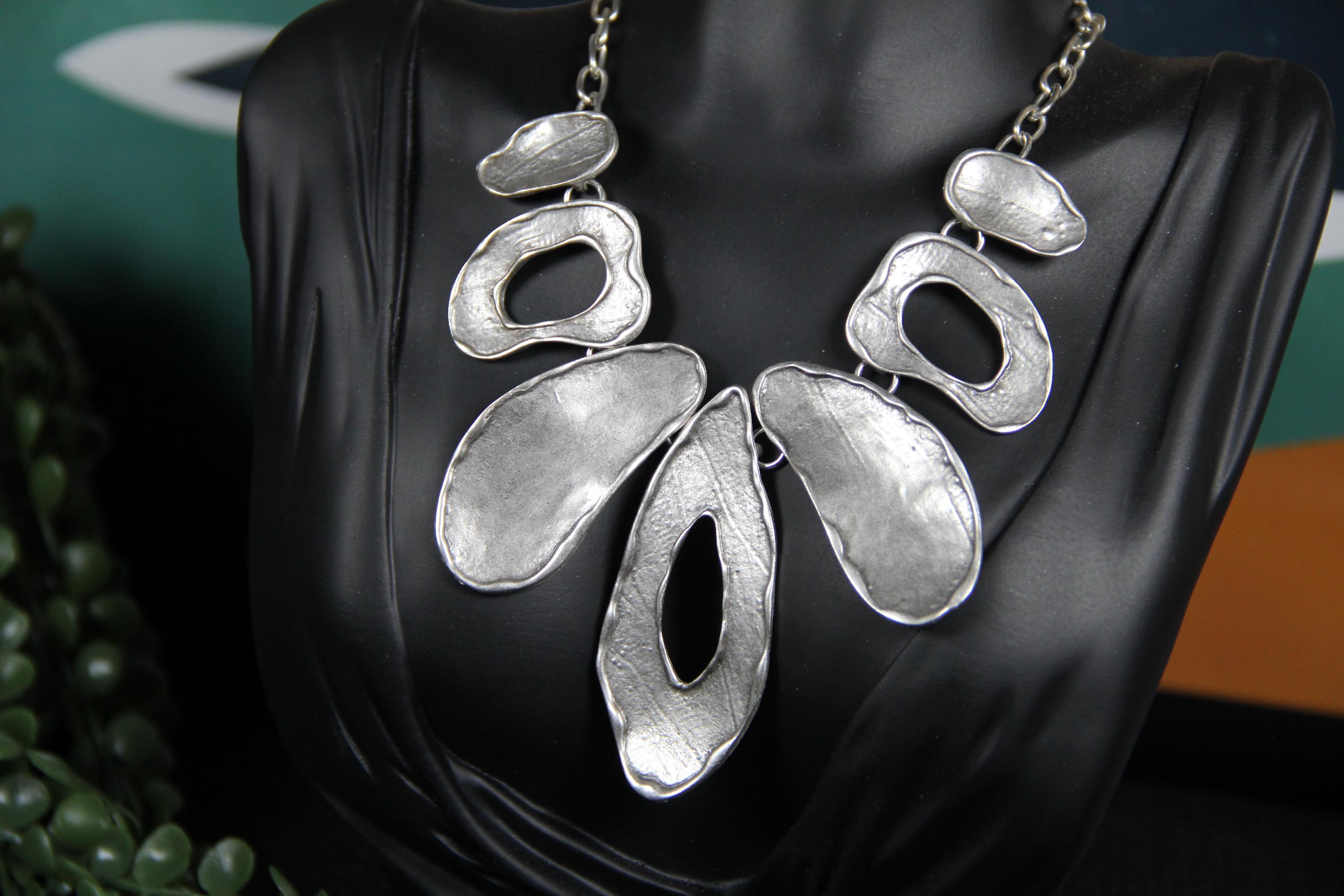 Large Geometrical Drop Pendant Necklace – Elegant Statement Jewelry for Women
