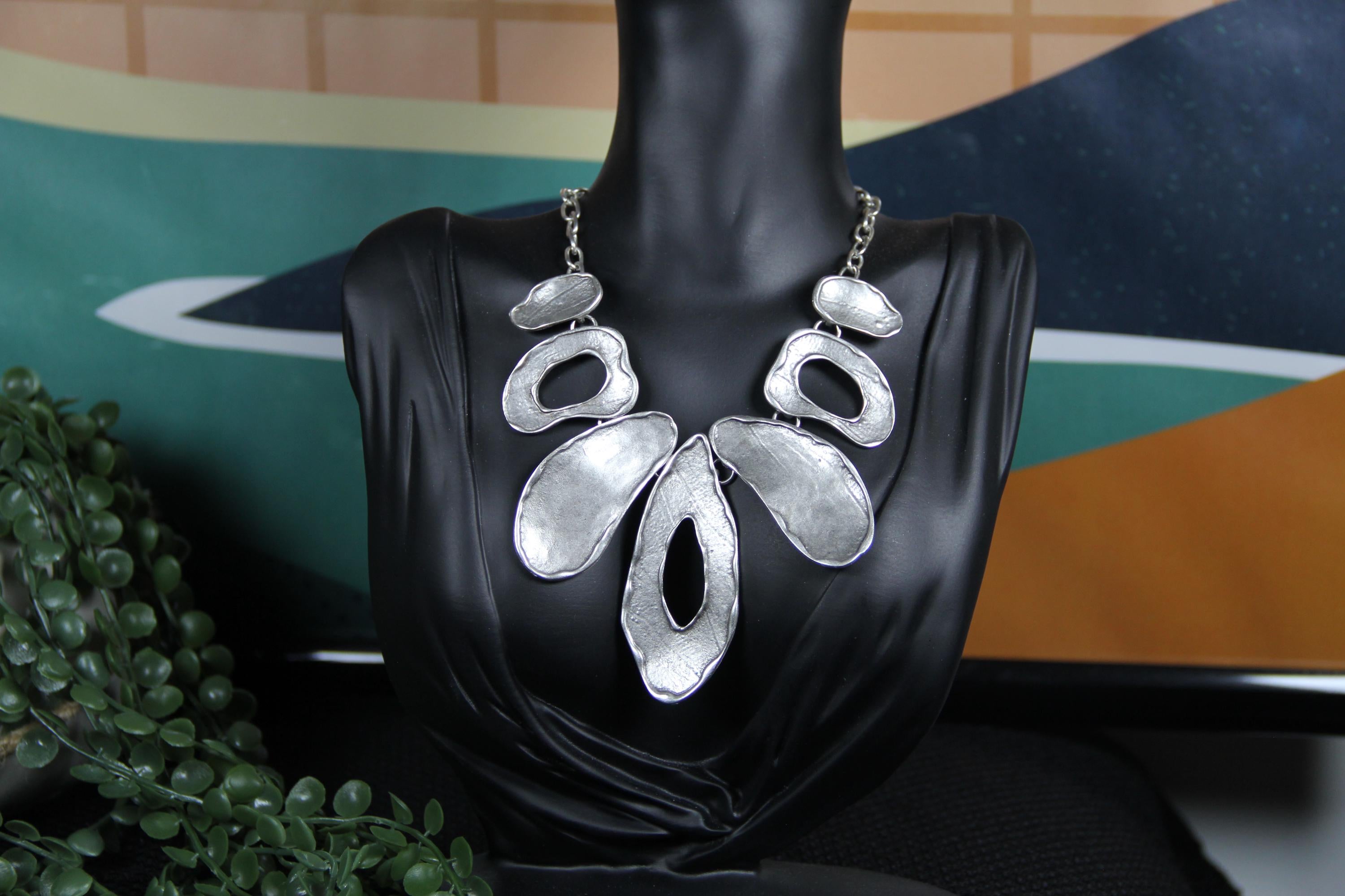 Large Geometrical Drop Pendant Necklace – Elegant Statement Jewelry for Women