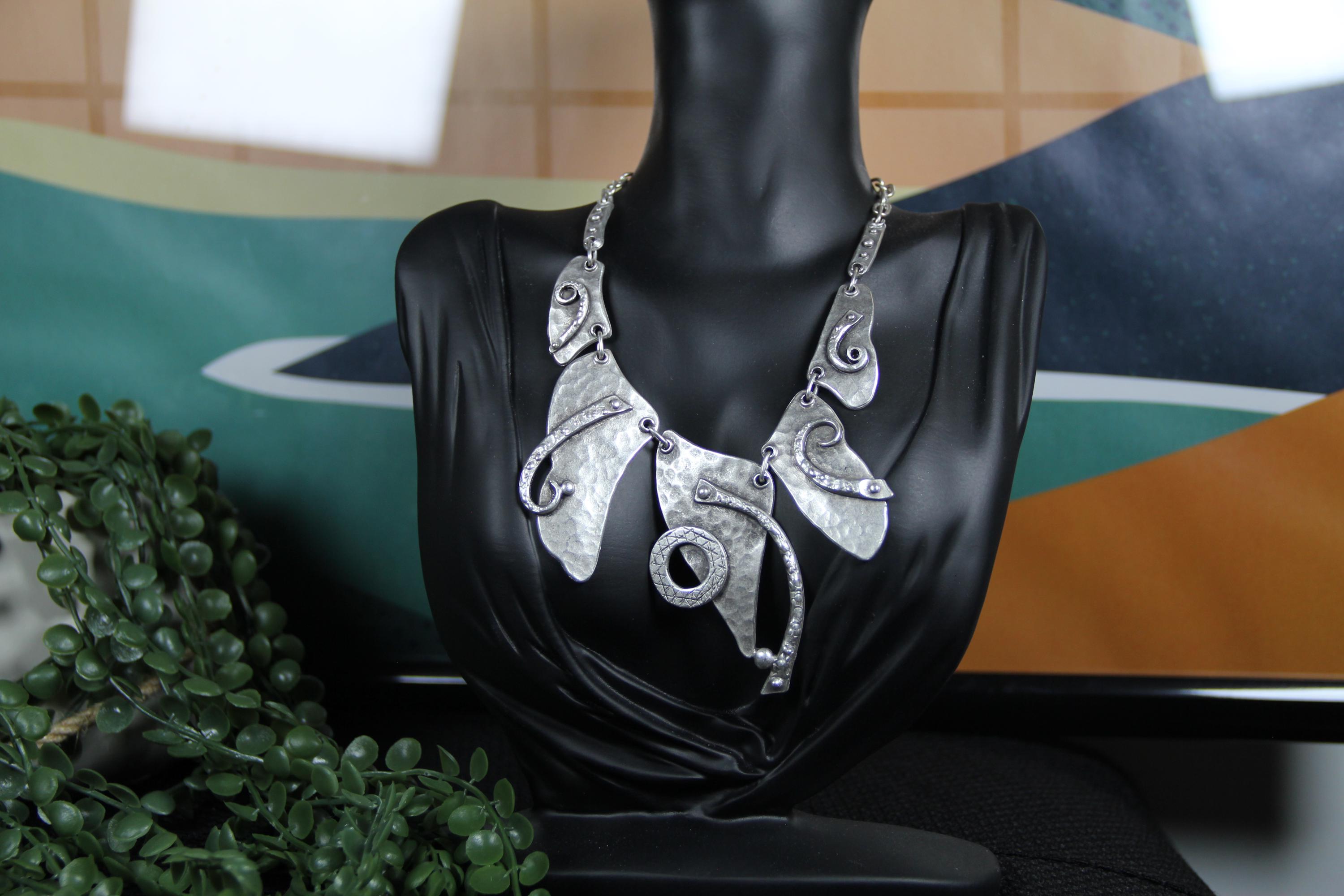 “Modern Geometric Abstract Statement Necklace – Boho Chic Jewelry for Women, Unique Night Out Accessory