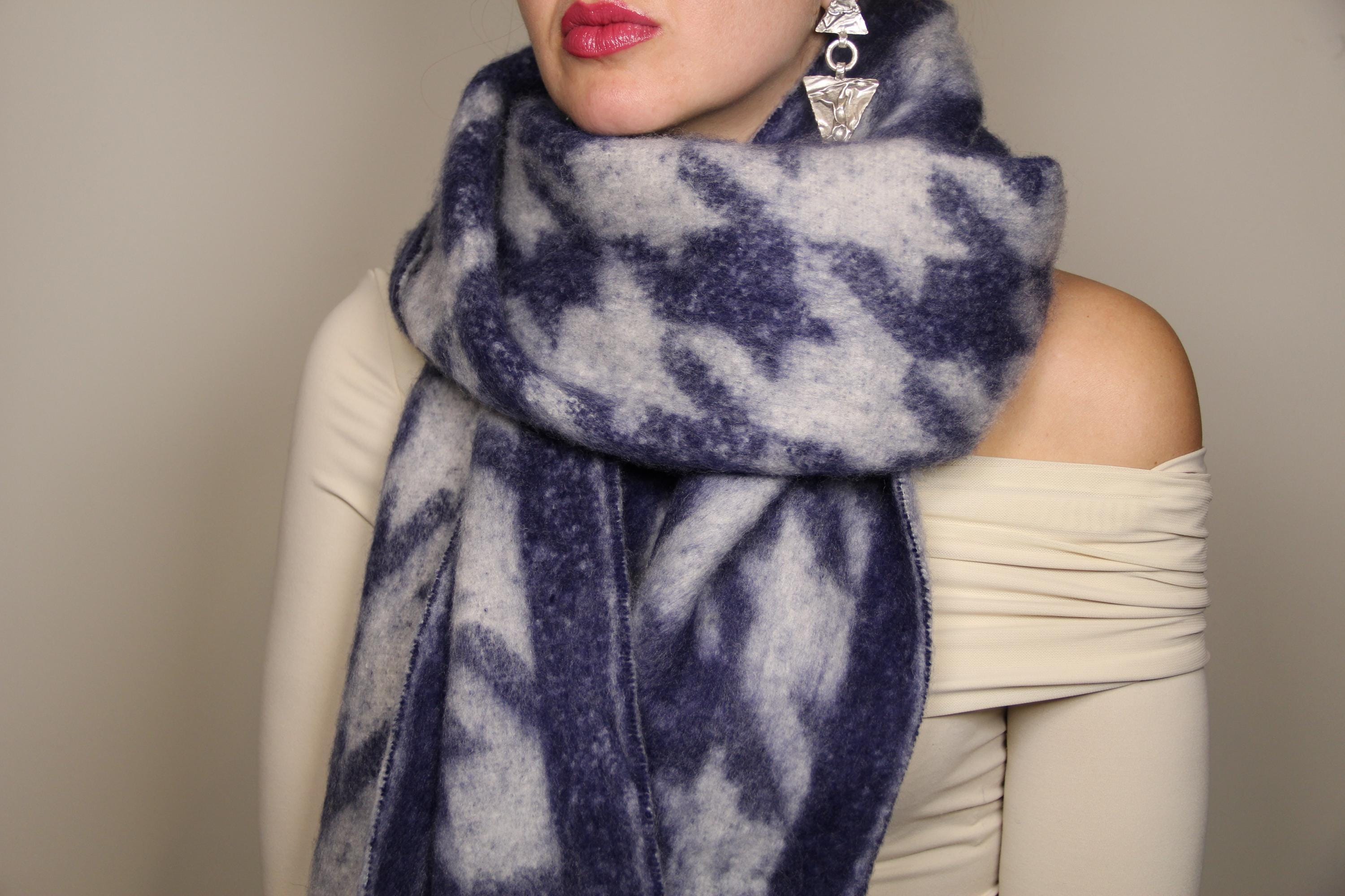 Large Bold Houndstooth Pattern Blanket Scarf