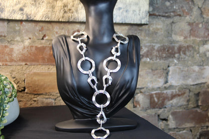 Chic Silver Statement Jewelry – Long Chain Necklace with Large Round Design