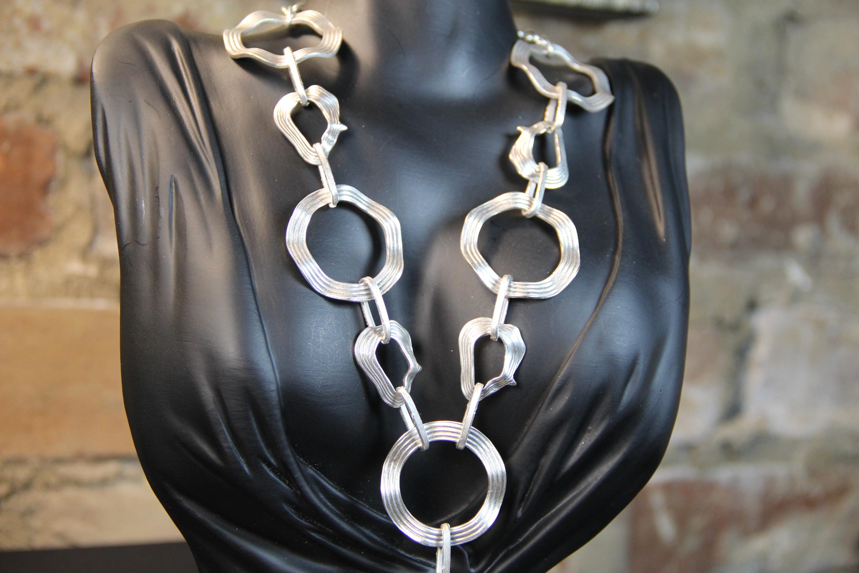 Chic Silver Statement Jewelry – Long Chain Necklace with Large Round Design