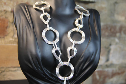 Chic Silver Statement Jewelry – Long Chain Necklace with Large Round Design